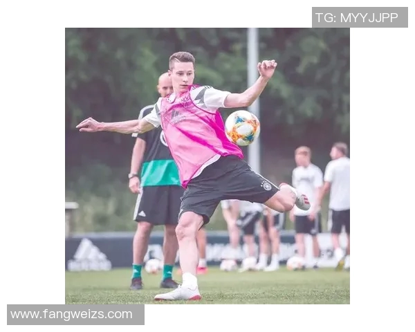 外国足球明星穿搭时尚袜子图片展示与解析