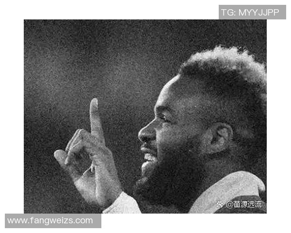 带面纱的女足球明星在绿茵场上的拼搏与梦想展现女性力量的独特魅力