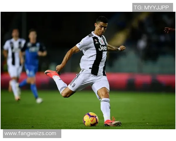 描绘C罗足球明星的艺术之旅与技巧解析 描绘C罗足球明星的艺术之旅与技巧解析